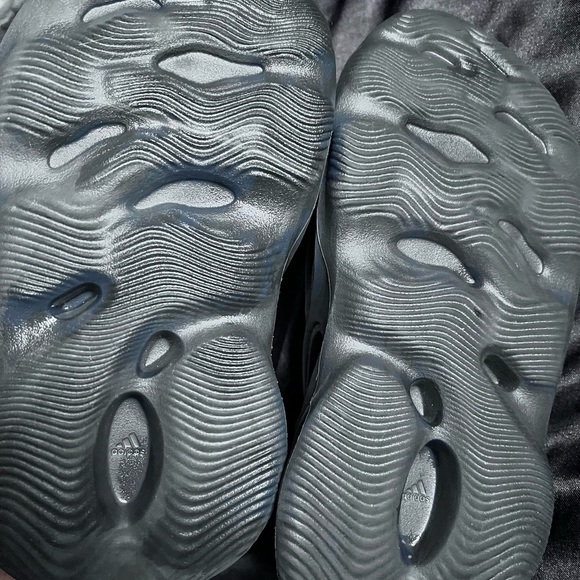 Authentic YEEZY Foam runner mineral blue extremely good condition bought STOCKX - Picture 3 of 3